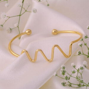 Solis Curve Cuff