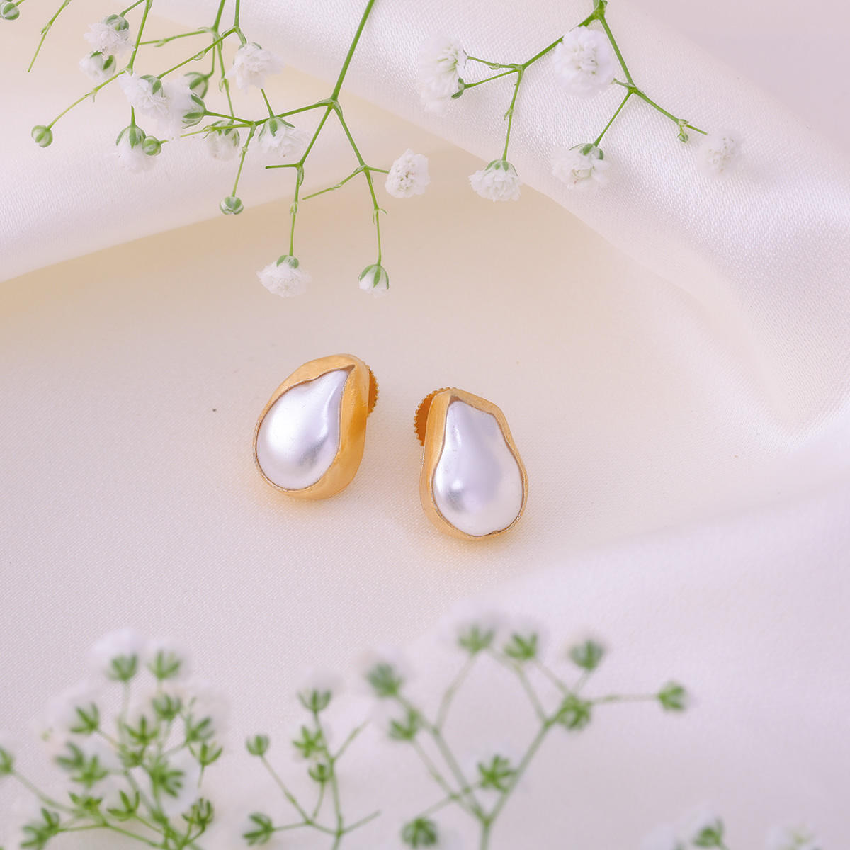 Nacre Studs