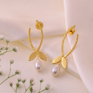 Mallika Pearl Earrings