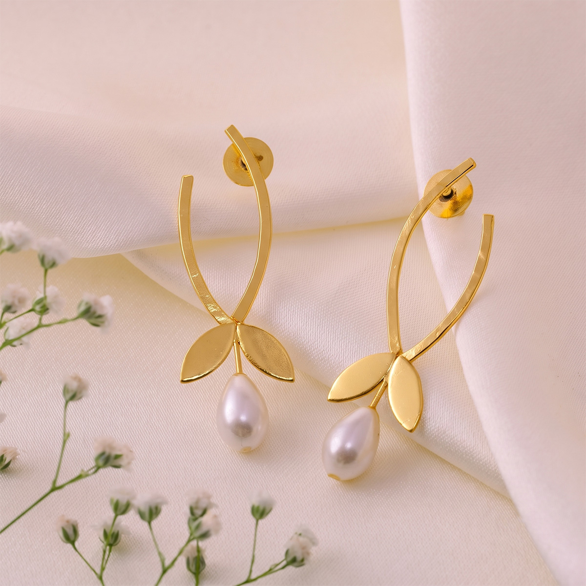 Mallika Pearl Earrings